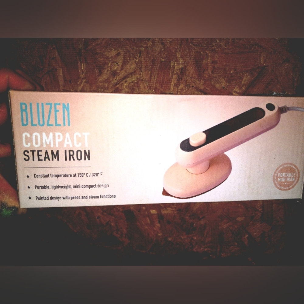 Compact Steam Iron - Cream